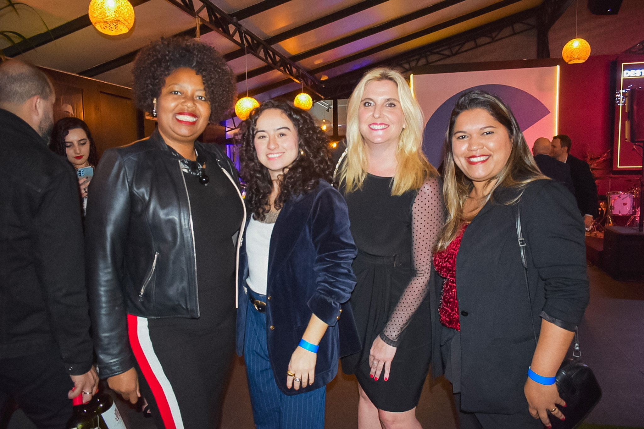 Claudia Gonçalves e Camila Buriola, da ViagensPromo; Flóris Chierigatti, da Vero Viagens; e Lucilene Chaves, da ViagensPromo Claudia Gonçalves e Camila Buriola, da ViagensPromo; Flóris Chierigatti, da Vero Viagens; e Lucilene Chaves, da ViagensPromo