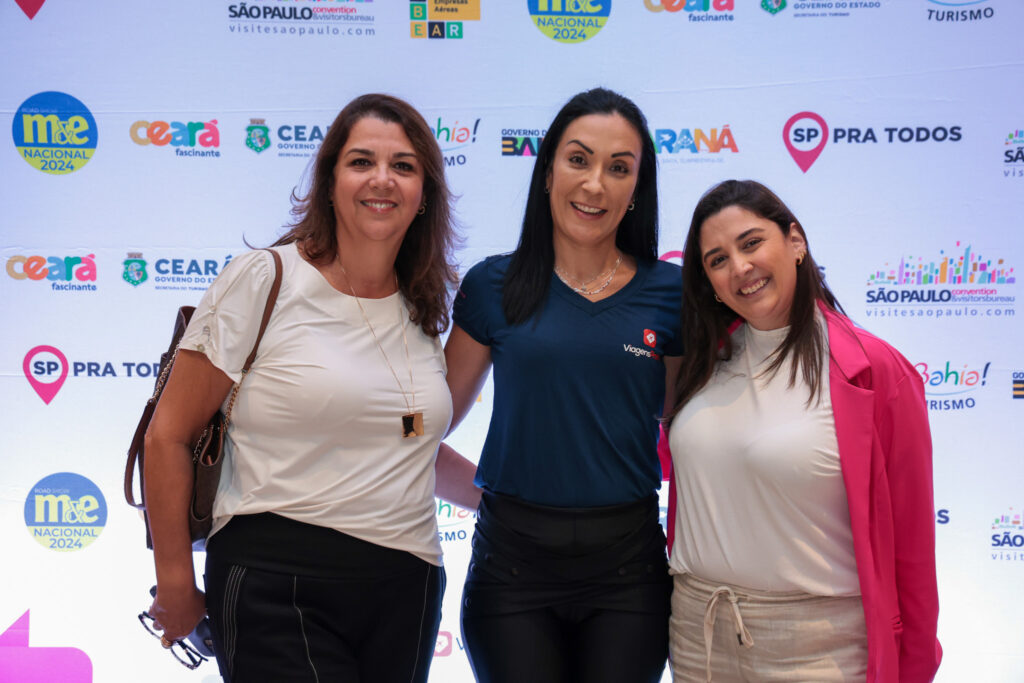 Cristiane Machado, da ViagensPromo, entre Cristina Pattaro e Mirella Pattaro, da Nato Travel