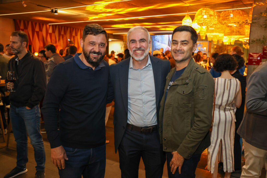 Daniel Almeida, da CVC Corp; Anderson Wolf, da Gol; e Marcelo Sacchitiello, da Rextur
