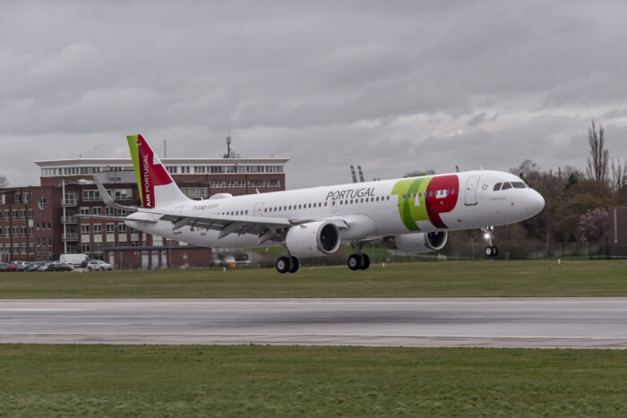 Novo voo Lisboa-Florianópolis de TAP Airlines é inaugurado; rota faz parte de acordo entre Embratur e companhia aérea 1 Documento de ACT foi assinado durante BTL deste ano, e tem duração de 2 anos (Divulgação/TAP Airlines)