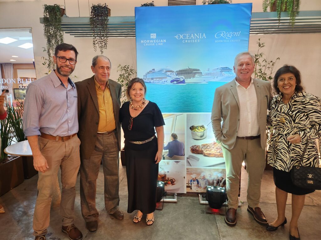 Eduardo Araújo, Estela Farina,diretora geral da Norwegian Brasil, André Mercanti, diretor Comercial do Grupo Norwegian, e Leila Araújo, Ietur Visgens e Turismo