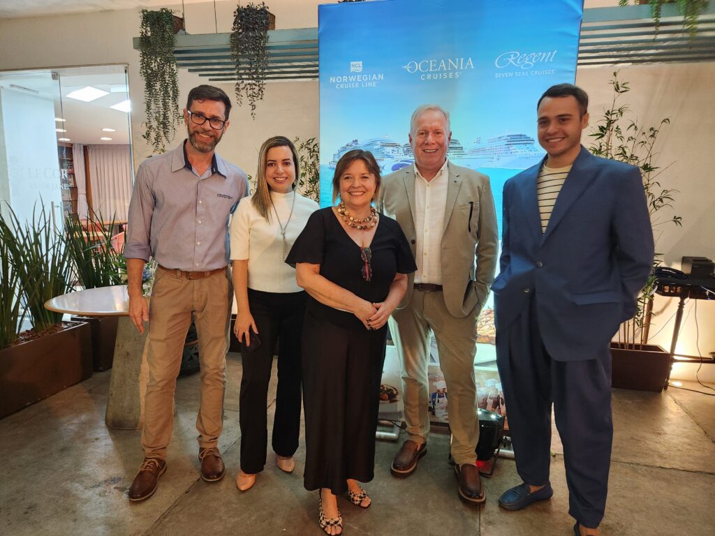 Equipe Norwegian Cruise Line, e Oceania Cruisese Regent Seven Seas