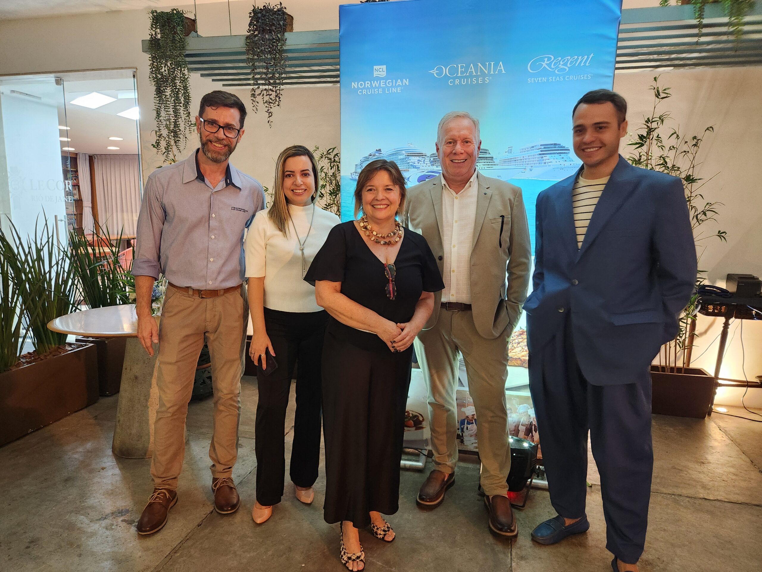 NCLH Holdings apresenta novidades gastronômicas a bordo para agentes de viagens do Rio 1 Equipe Norwegian Cruise Line e Oceania Cruisese Regent Seven Seas scaled NCLH Holdings apresenta novidades gastronômicas a bordo para agentes de viagens do Rio
