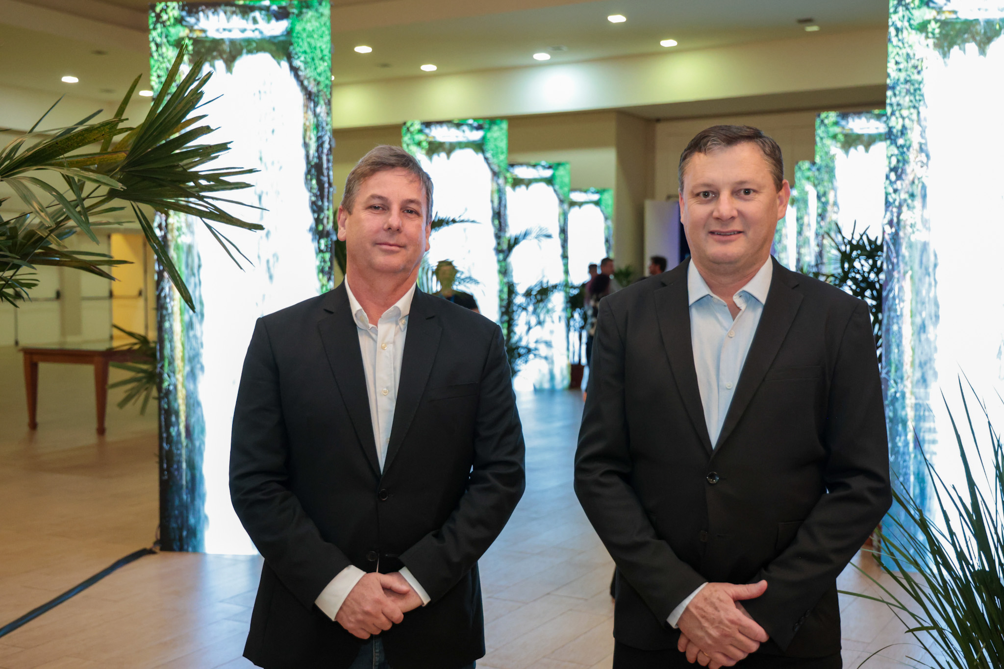 Evaldo Hofmann Jr, vice prefeito de Prudentópolis, e Emerson Rech, secretário de administração do município de Prudentópolis