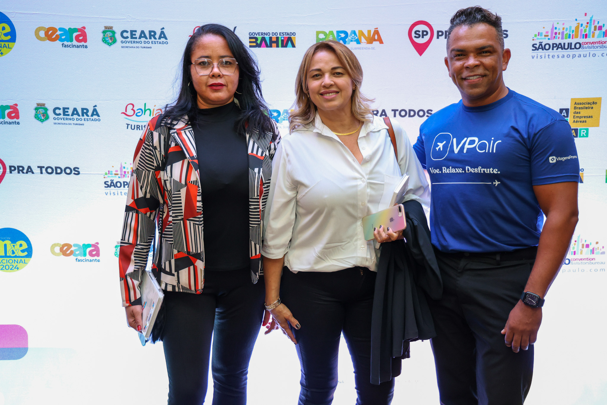 Fabiana Flores e Adriana Cristina, da Favs Turismo com Washington Silva, da ViagensPromo Fabiana Flores e Adriana Cristina, da Favs Turismo com Washington Silva, da ViagensPromo