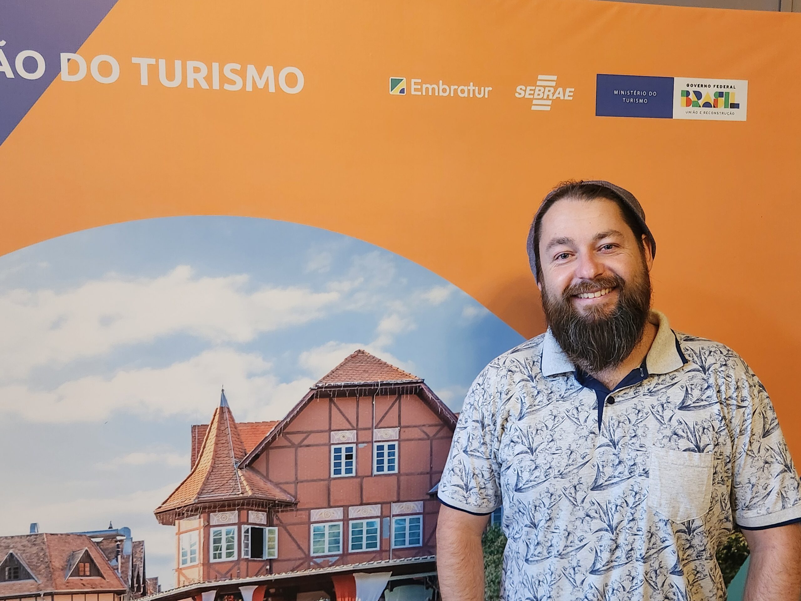 Felipe Colvara, gestor de hospedagem alternativa em Blumenau Felipe Colvara, gestor de hospedagem alternativa em Blumenau