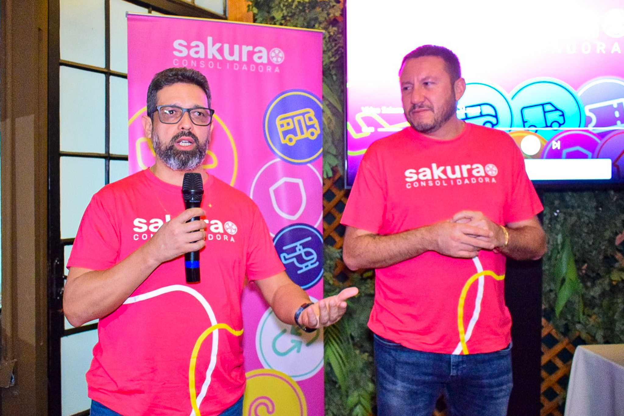 Os executivos saudaram os agentes de viagens presentes no evento Os executivos saudaram os agentes de viagens presentes no evento
