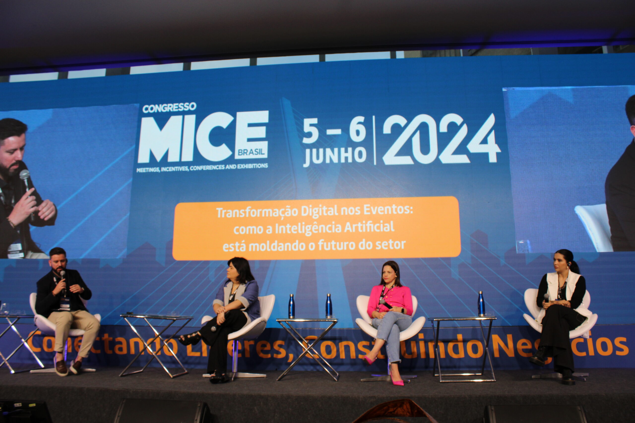Inteligência Artificial é tema de debate durante a EBS 2024 1 Painel sobre Inteligência Artificial na EBS 2024 é mediado por Décio Sampaio, Karla Fidelis, Carolina Ganança e Cárol Méllo (Divulgação/ Manuela Miniguini)