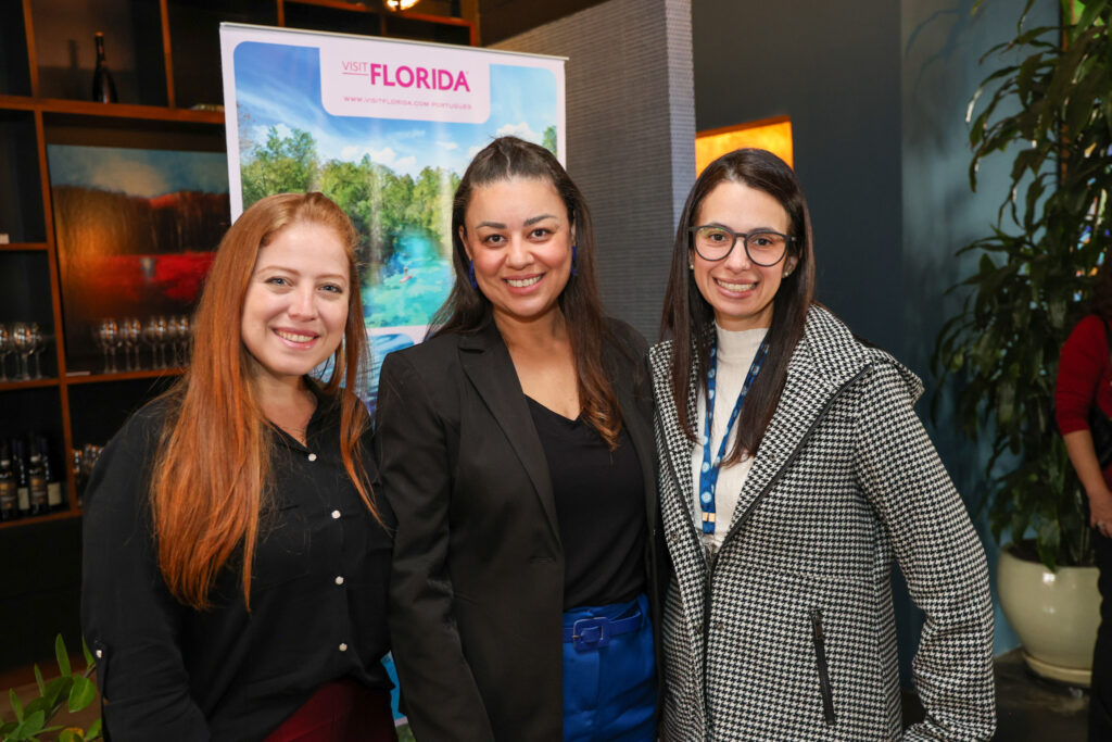 Ingrid Facchinette, do Sr. Pete Clearwater Flórida, entre Viviany Felipazzi e Elaine Alves, Magic Blue