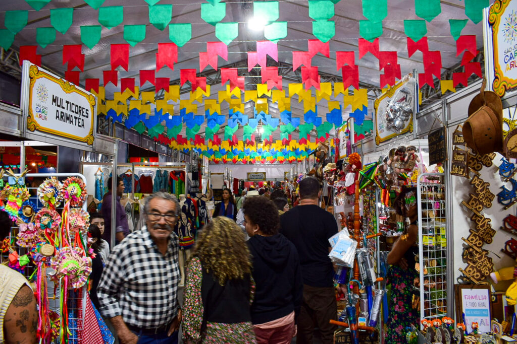Interior do mercado de artesanato feminino Interior do mercado de artesanato feminino