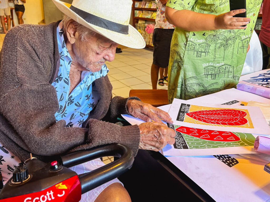 J.Borges autografando sua obra de arte J.Borges autografando sua obra de arte