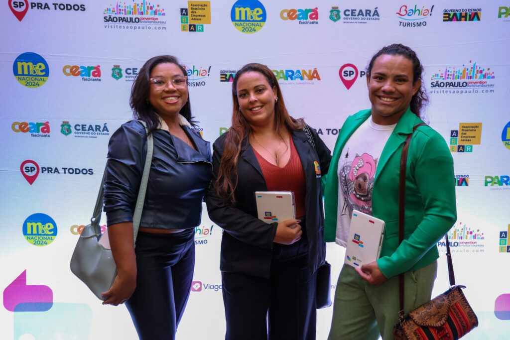 Josiane Monteiro, da JS Turismo; Kellen Andrade, da KS Turismo; e Jô Garcia, da JC Turismo 876
