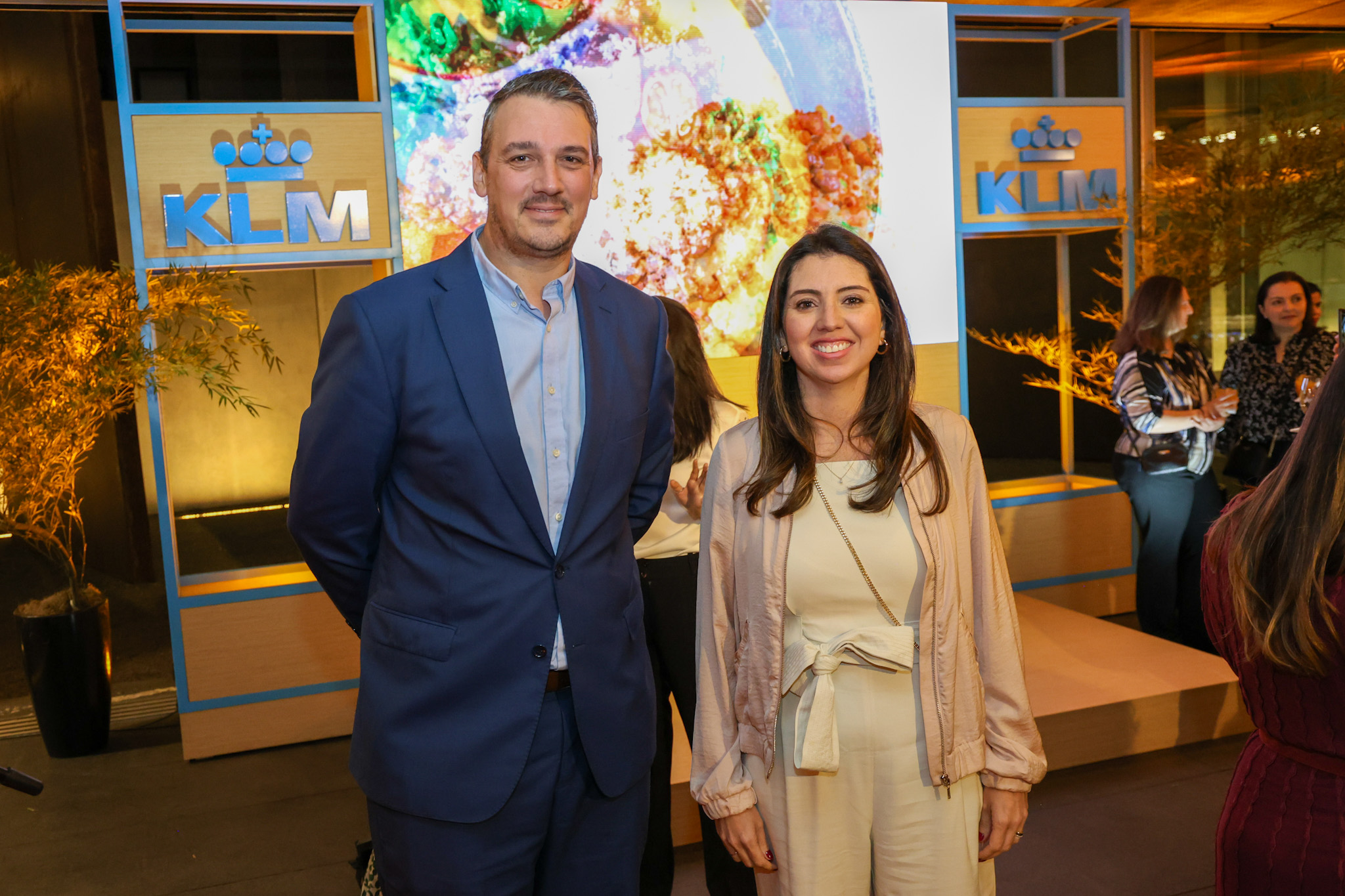 Julia de Medeiros Pinto, gerente de Comunicação e Marketing para América do Sul, e Sylvain Mathias, diretor comercial da Air France-KLM