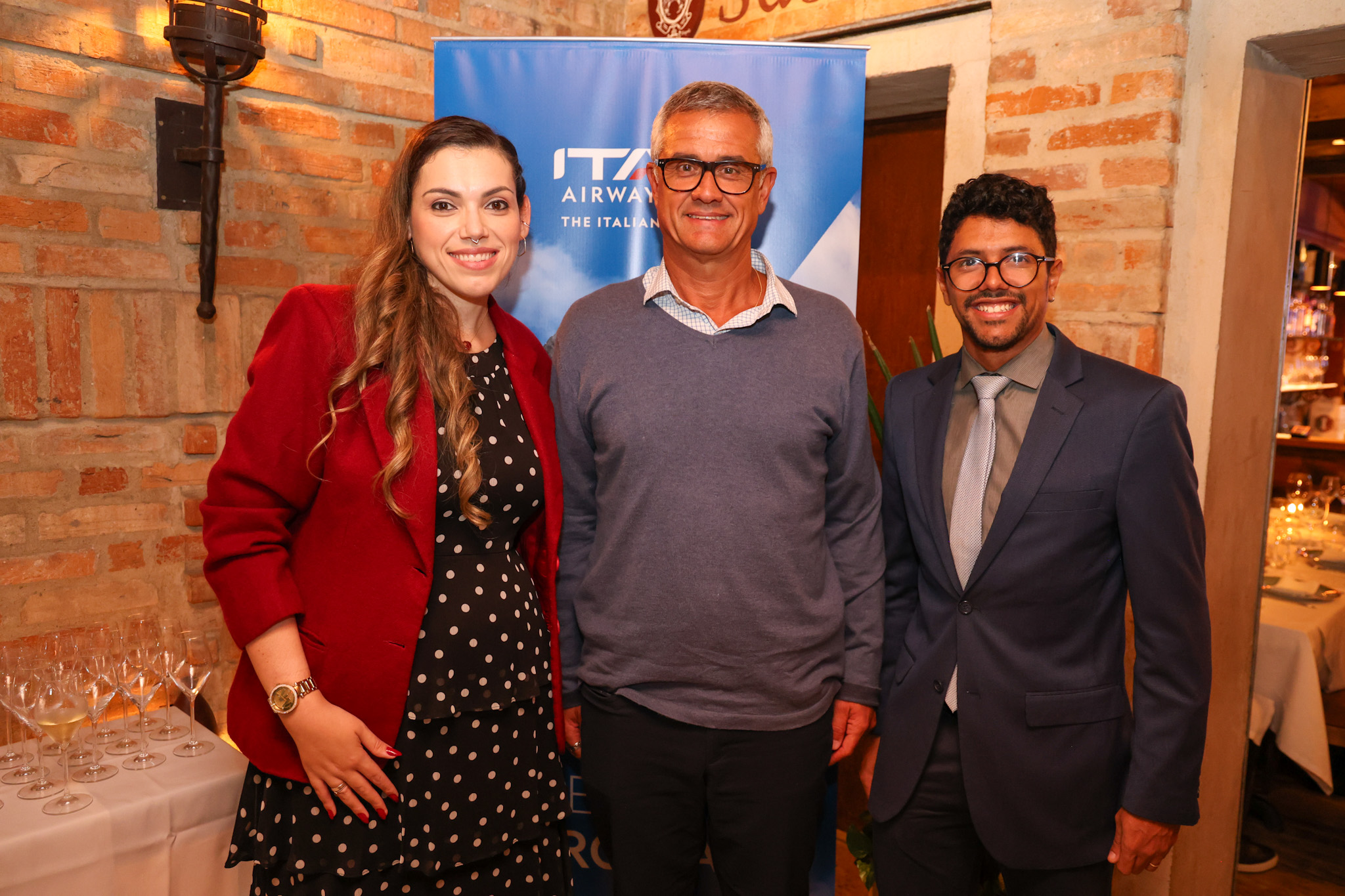 Leonardo Mignani, da TP, entre Thaís Morilhas e Caio Goyano, da ITA