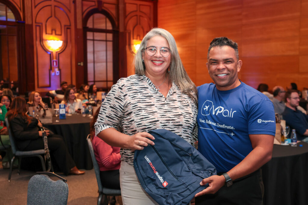 Luciane Soares, da Transbaixinho Viagens Itapoã Turismo e Washington Silva, da ViagensPromo