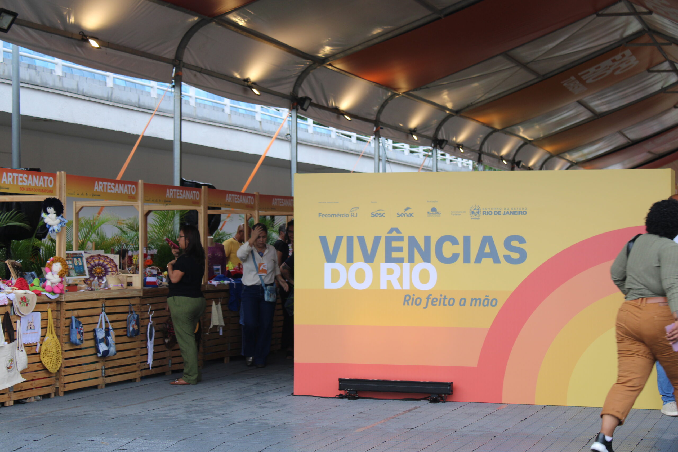 Mais de 180 artesãos fluminenses expõem produtos
