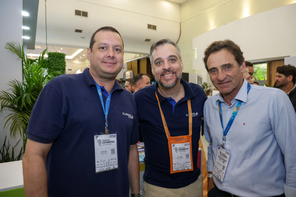 Marcelo Melo e Marcio Azevedo, do Slaviero, com Milton Zuanazzi, do MTur