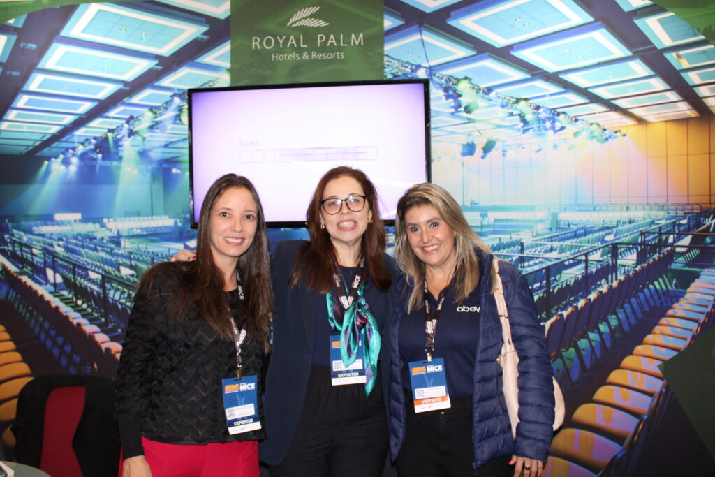 Mariana Coutinho e Fernanda Martins, do Royal Palm com Andreia Brum, da Abev Mariana Coutinho e Fernanda Martins, do Royal Palm com Andreia Brum, da Abev