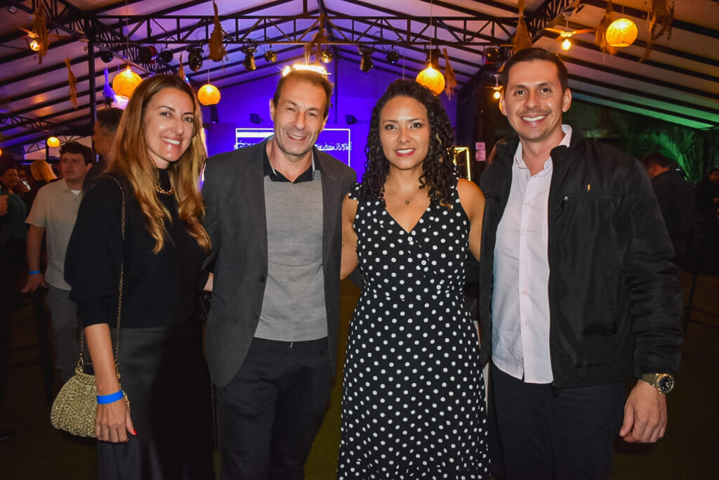 Marina Moreira, André Allegri, da Krooze; e Miriã Nascimento, da Costa Cruzeiros com Vinícius Soares, da Quero Navegar