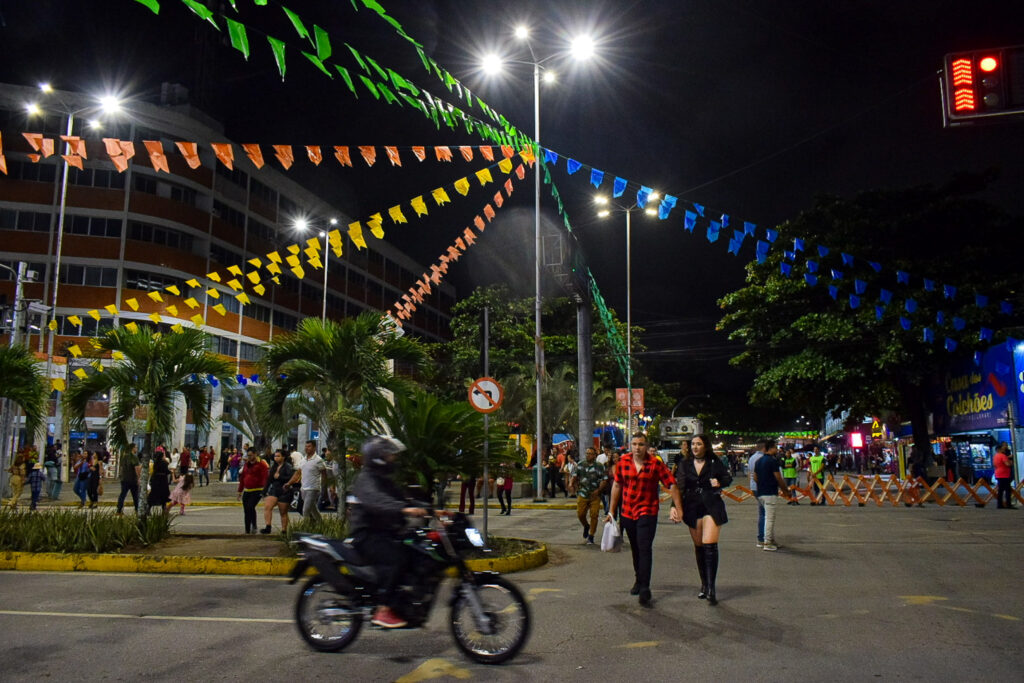 Muitas da pessoas ainda preservam a cultura de utilizar estampa xadrez Muitas da pessoas ainda preservam a cultura de utilizar estampa xadrez
