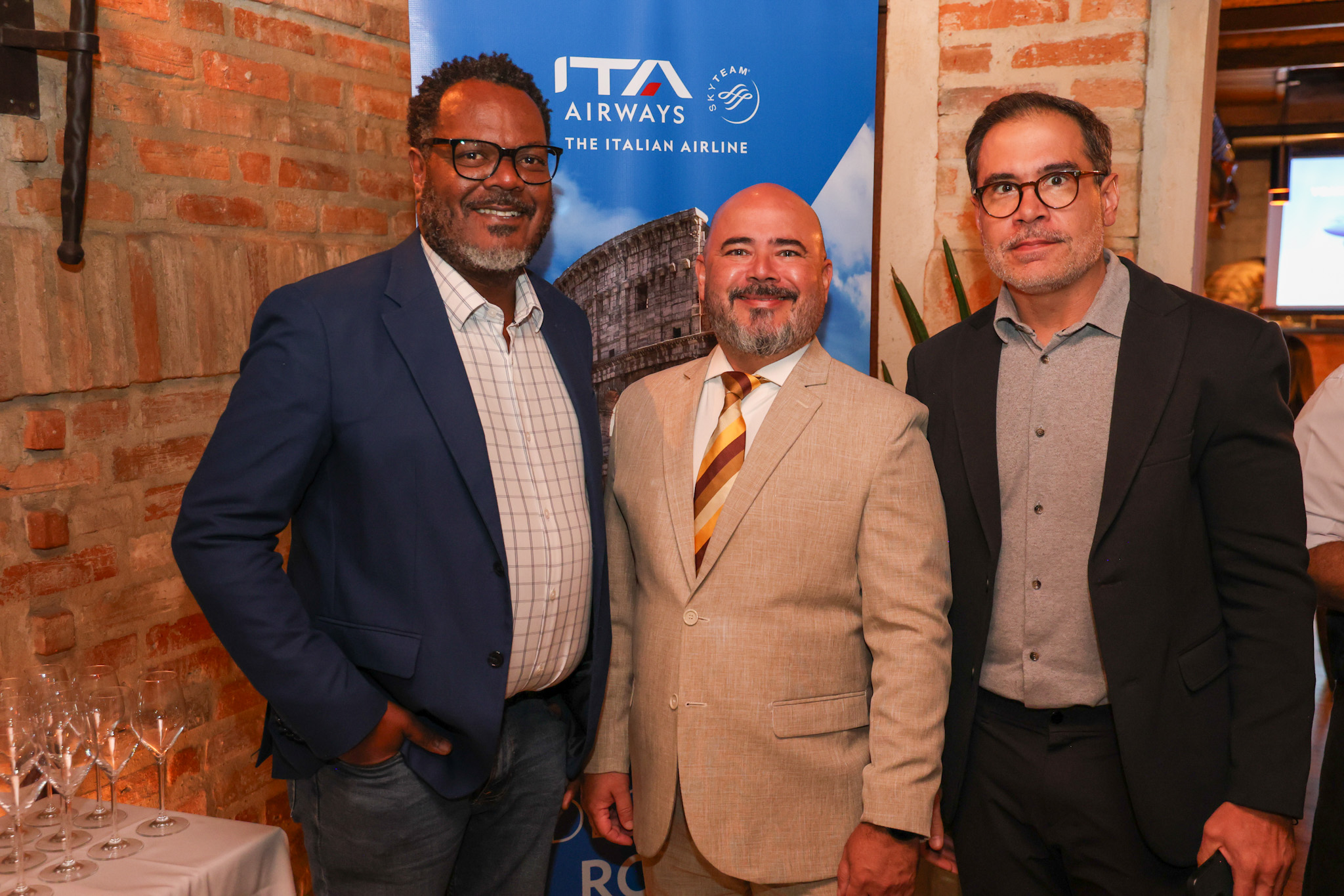 Murilo Cassino, da ITA entre Jackson Soares e Flávio Marques, da BeFly