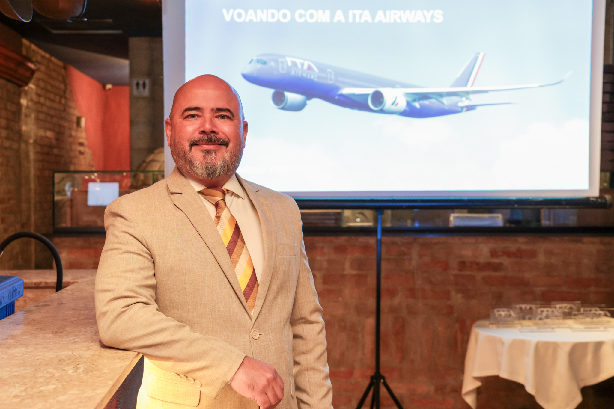 Em noite de celebração, ITA Airways revela novo formato para premiação do TOP 10 em 2025 1 Murilo Cassino da ITA Em noite de celebração, ITA Airways revela novo formato para premiação do TOP 10 em 2025