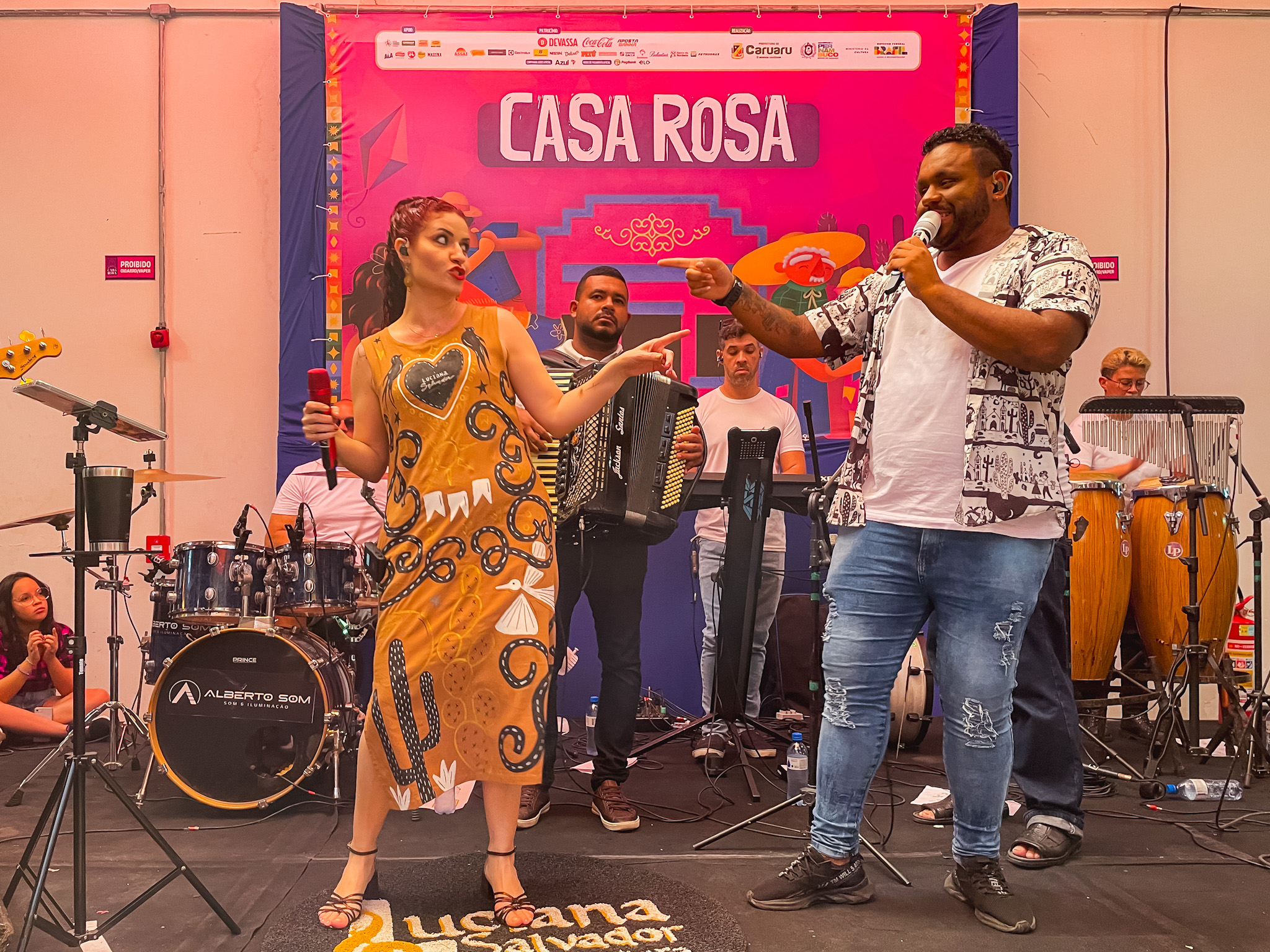Música ao vivo anima o público de todas as idades Música ao vivo anima o público de todas as idades