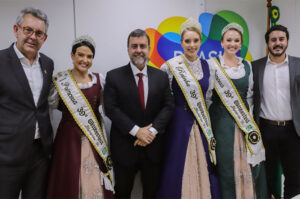 Na reunião na sede da Agência, em Brasília, Greuel convidou Freixo para acompanhar a Oktoberfest Blumenal (Embratur)