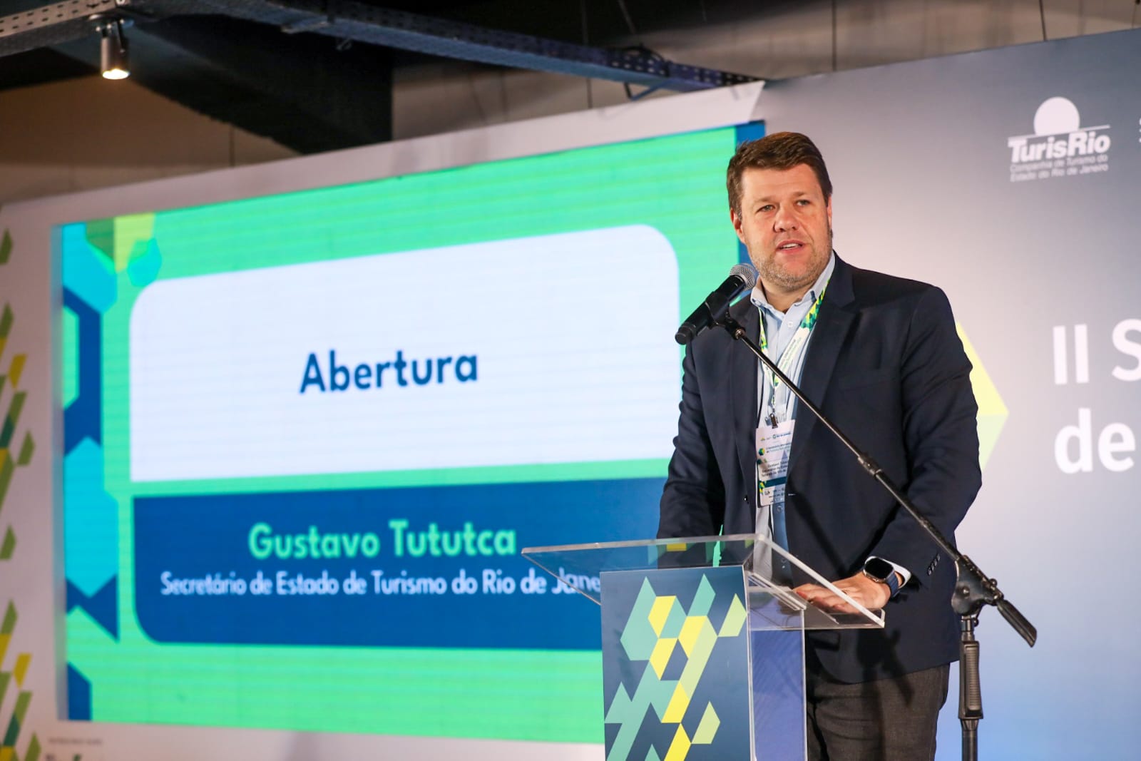 Seminário Internacional debate a importância do turismo sustentável 1 O secretario de Estado de Turismo Gustavo Tutuca fala sobre a sustentabilidade no segemtno do Turismo Credito Joao Miguel Junior Seminário Internacional debate a importância do turismo sustentável