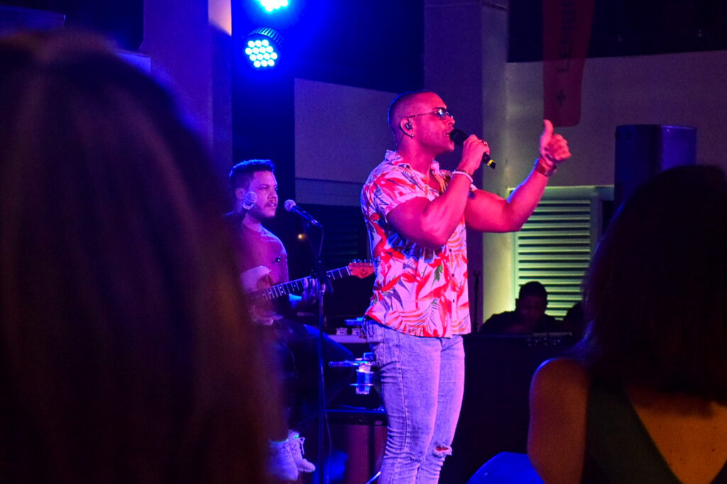 Os agentes de viagens assistiram a um show com músicas populares brasileiras