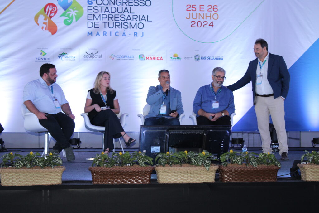 Palestras e painéis marcam o segundo dia de congresso Palestras e painéis marcam o segundo dia de congresso