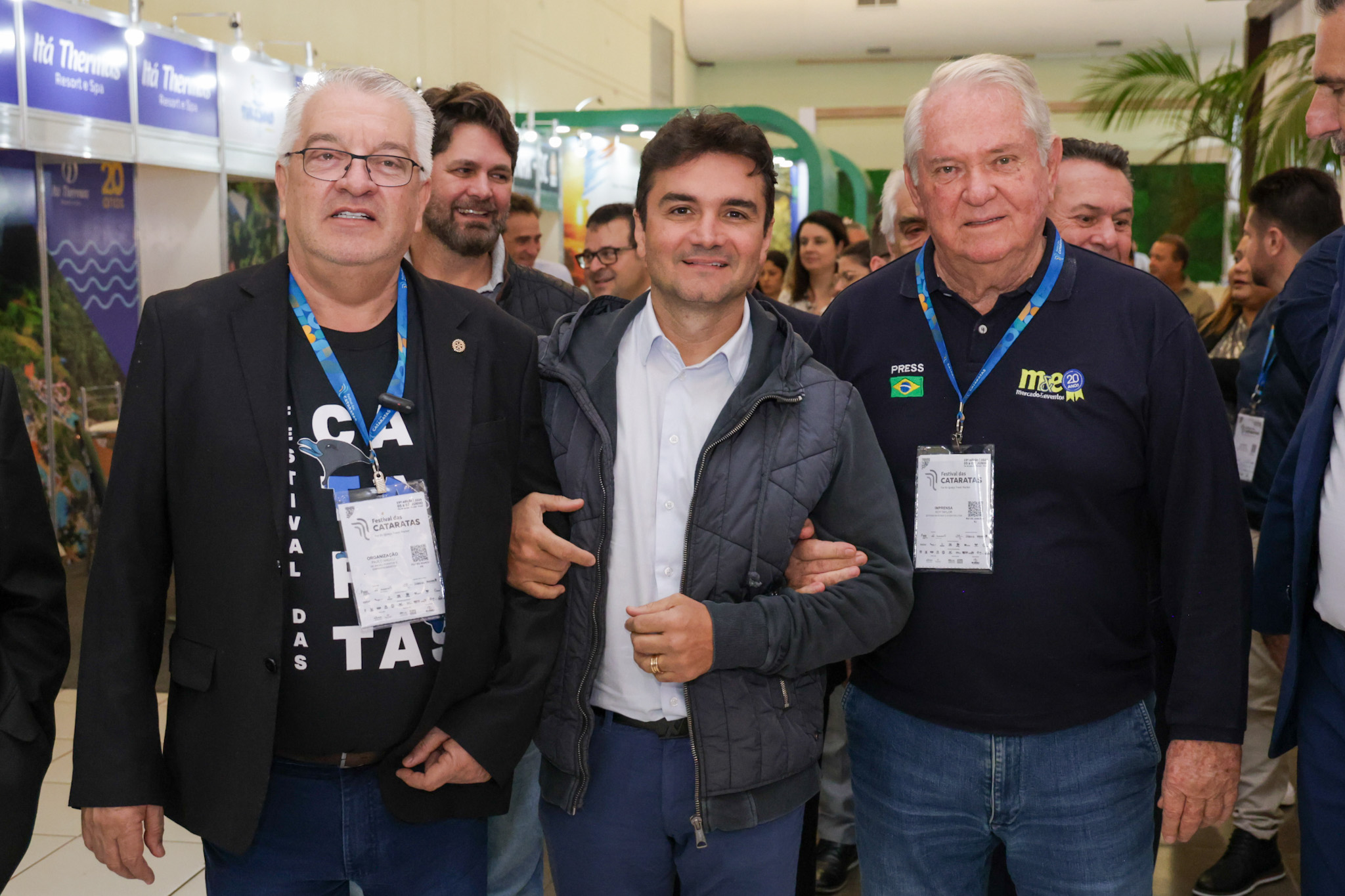 Paulo Angeli, do Festival das Cataratas, Celso Sabino, ministro do Turismo, e Roy Taylor, do M&E, durante abertura do Festival Paulo Angeli, do Festival das Cataratas, Celso Sabino, ministro do Turismo, e Roy Taylor, do M&E, durante abertura do Festival