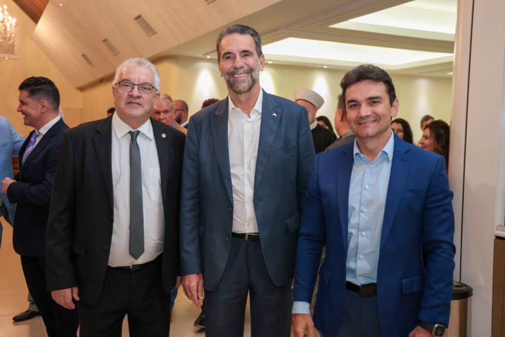 Paulo Angeli, do Festival das Cataratas, Enio Verri, diretor geral Brasileiro da Itaipu Binacional, e Celso Sabino, ministro do Turismo