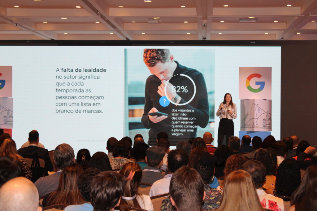 Público atento à capacitaçãodo Google