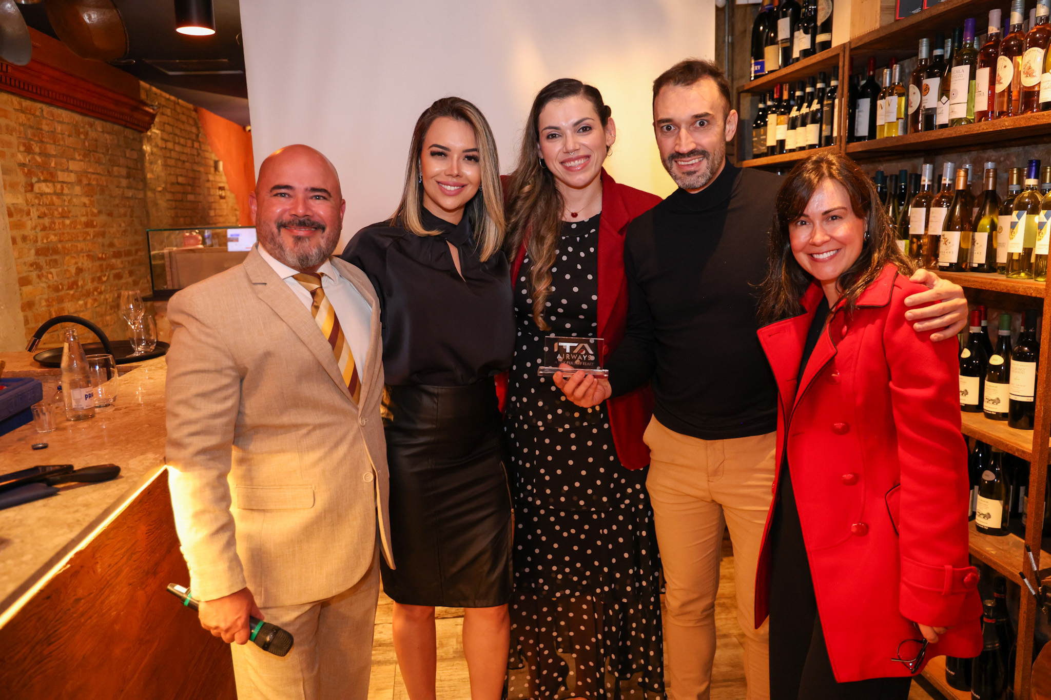 Rafael Monteiro e Sallyta Lopes, CNT Consolidadora , com equipe da ITA