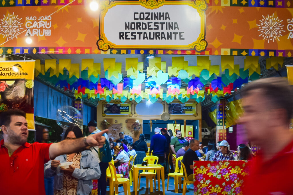 Restaurantes com comidas típicas podem ser apreciadas Restaurantes com comidas típicas podem ser apreciadas