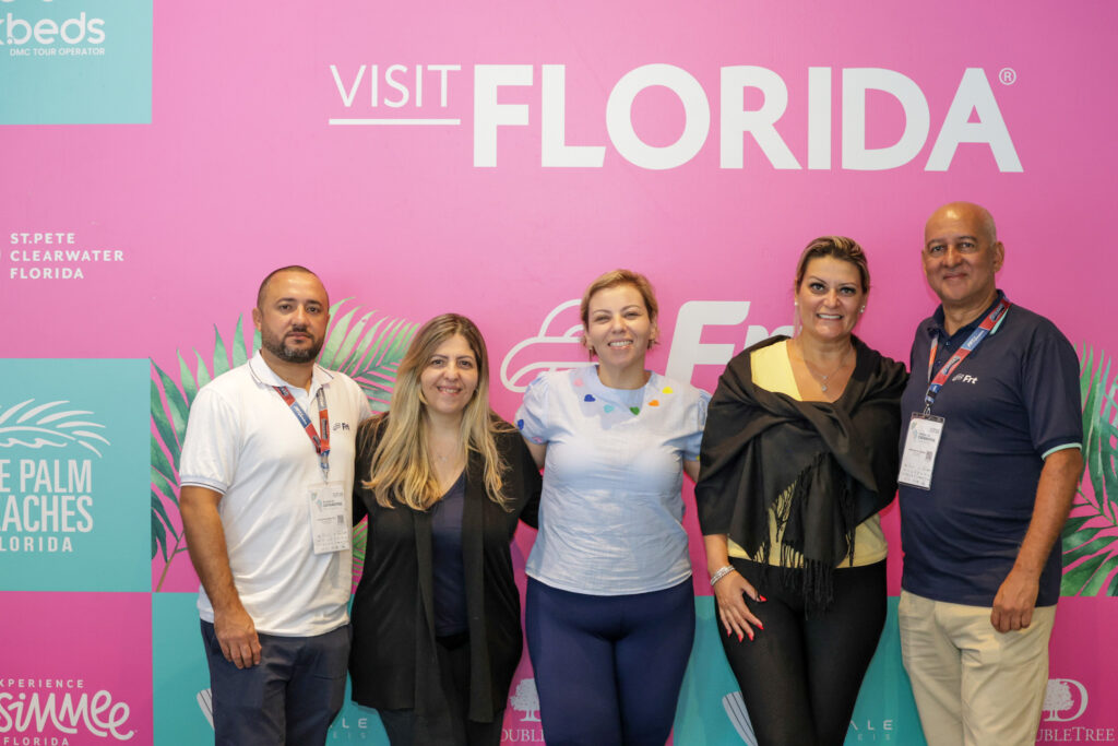 Rodrigo Vieira e a José Feitosa, da FRT Operadora com Samantha Perrucci, Blessingtrave, Marcela Ferreira, Anália Franco Turismo e Alessandra Damascena, da 4 Estações Viagens