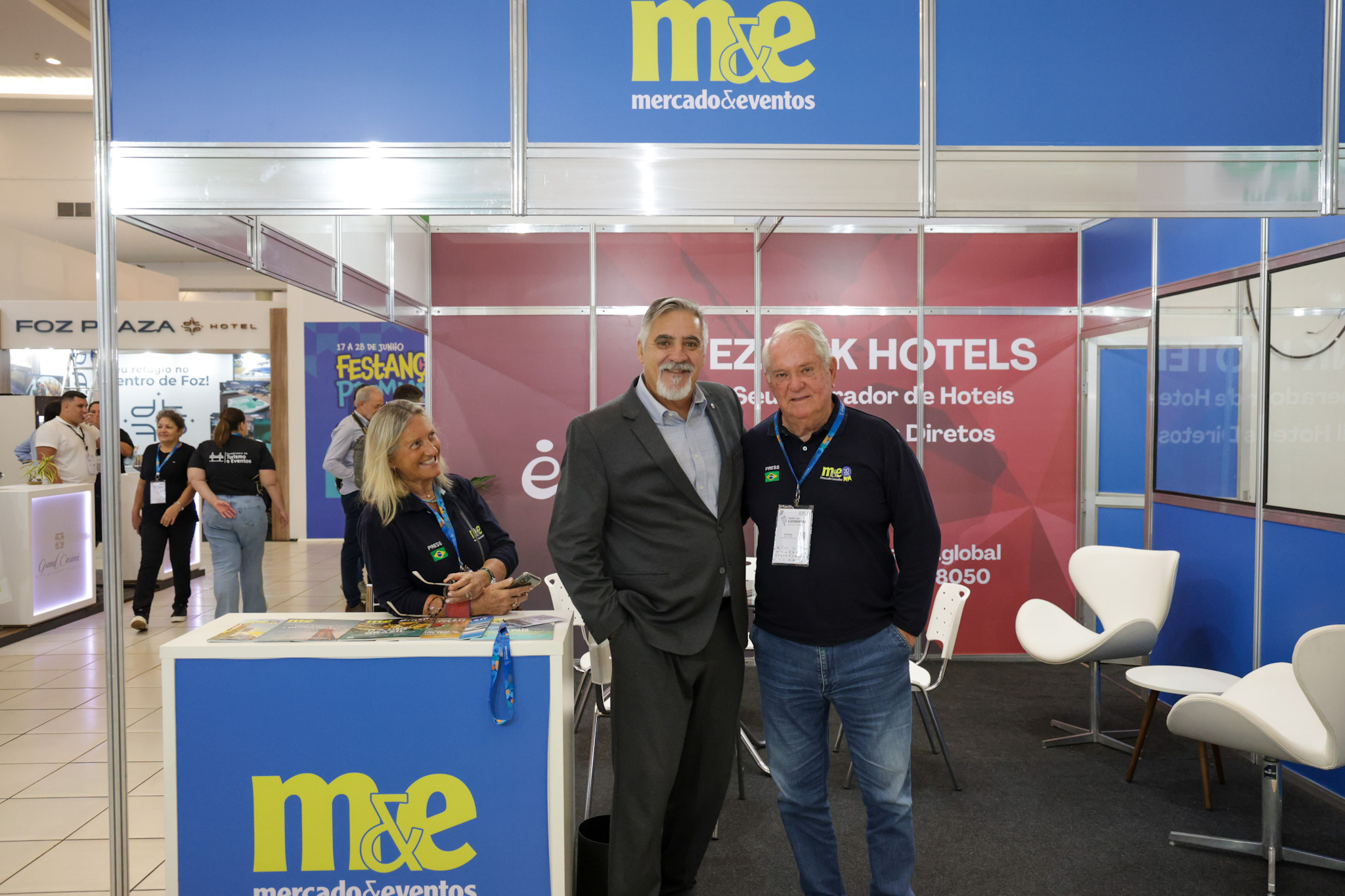 Rosa Masgrau e Roy Taylor, do M&E com Aldo Arthur Siviero, presidente da Fenactur Rosa Masgrau e Roy Taylor, do M&E com Aldo Arthur Siviero, presidente da Fenactur