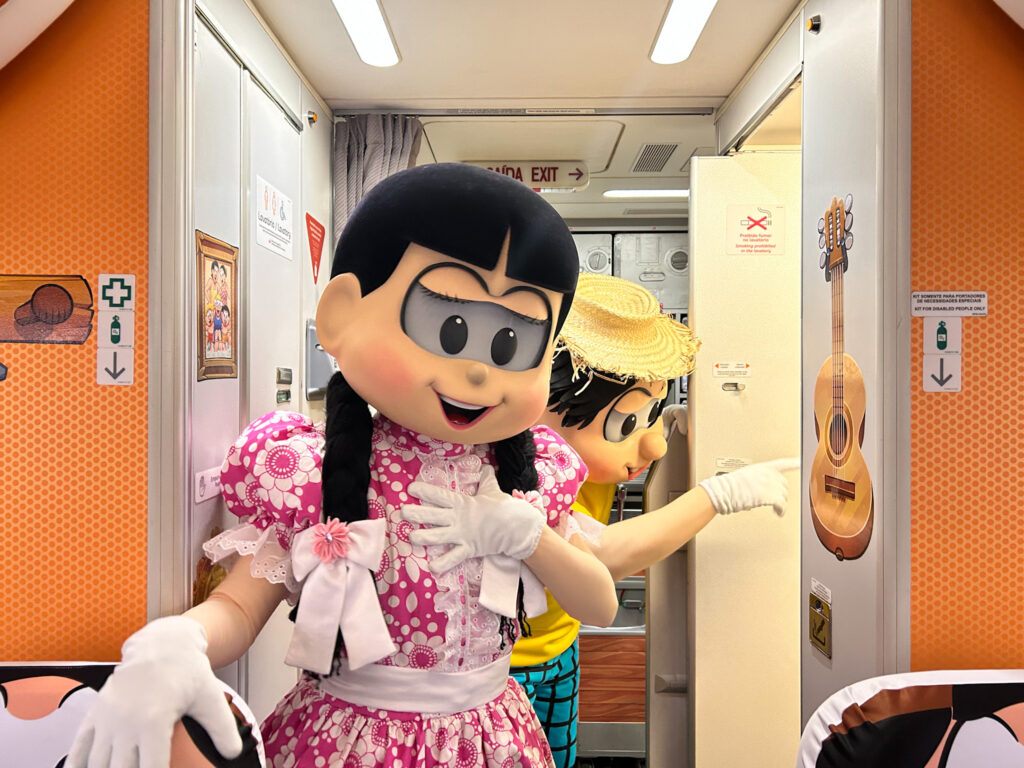 Rosinha e Chico Bento exploraram o avião temático