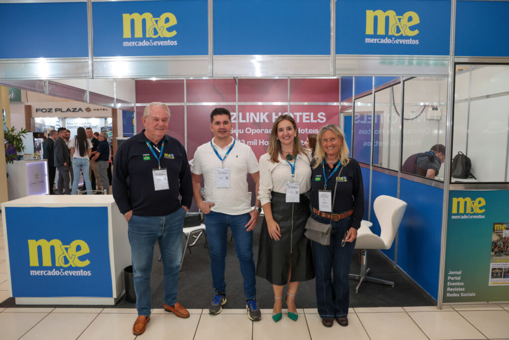 Roy Taylor e Rosa Masgrau, do M&E, com Jaime Mendes, presidente do Visit Iguassu e Elaine Tenelero, diretora executiva do Visit Iguassu