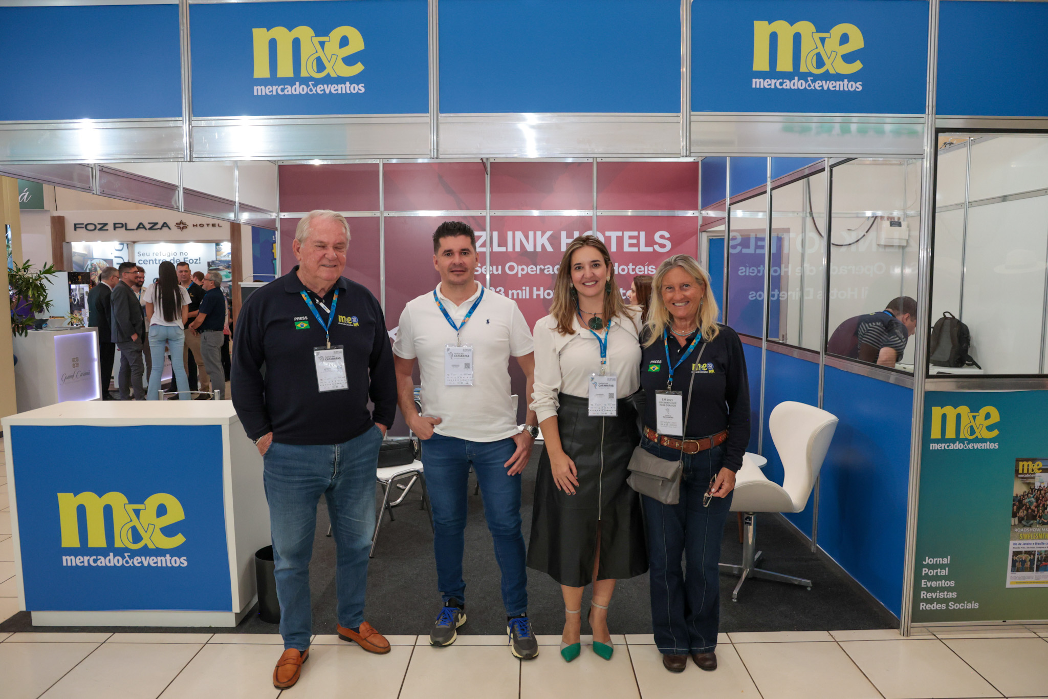 Roy Taylor e Rosa Masgrau, do M&E, com Jaime Mendes, presidente do Visit Iguassu e Elaine Tenelero, diretora executiva do Visit Iguassu Roy Taylor e Rosa Masgrau, do M&E, com Jaime Mendes, presidente do Visit Iguassu e Elaine Tenelero, diretora executiva do Visit Iguassu