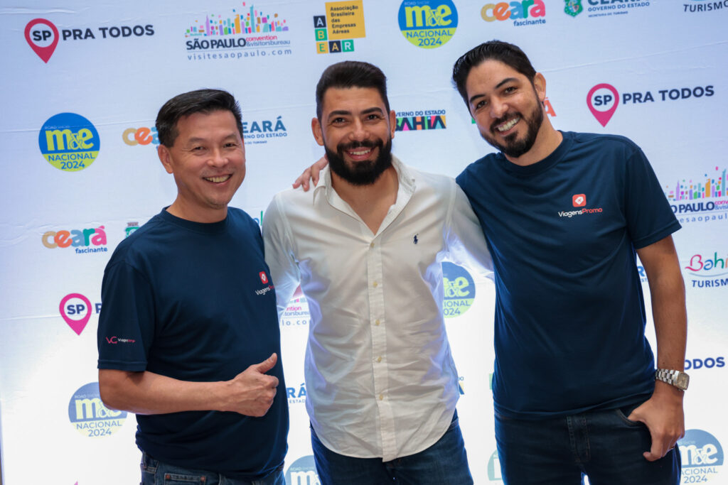 Valter Onishi e Elcio Cattin, da ViagensPromo com Rogerio Alves, da R2A Turismo