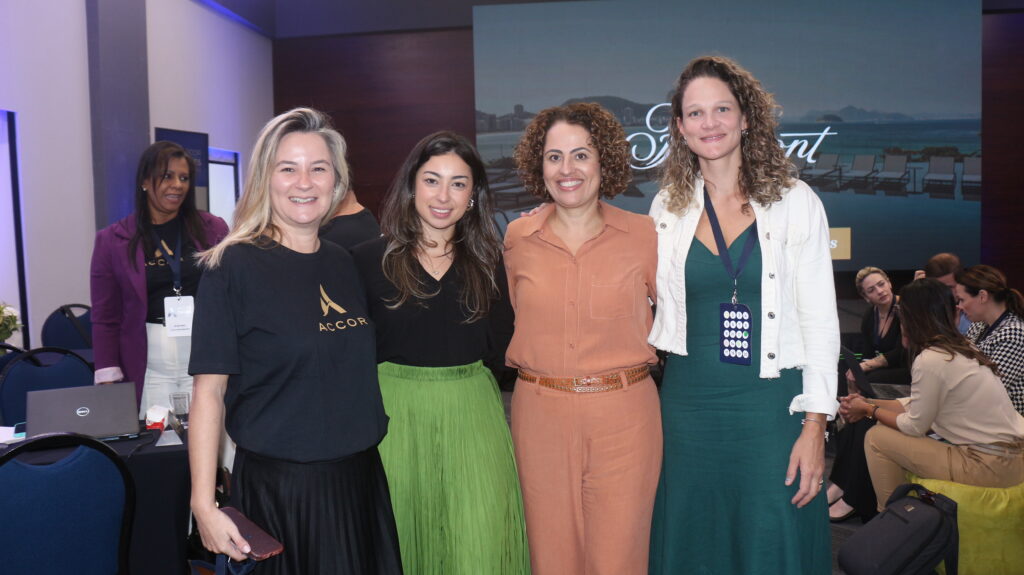 Yaweska Macedo, do Pullman, Rebecca Wedekin e Maria Paula Comaru, do Cluster, com Daiana Banhara, da Webbeos