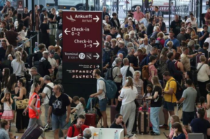 Apesar do susto, casos como o apagão cibernético desta sexta-feira (19), podem ser resolvidos através dos direitos do consumidor (Reprodução/Sean Gallup/Getty Images/Metrópoles)