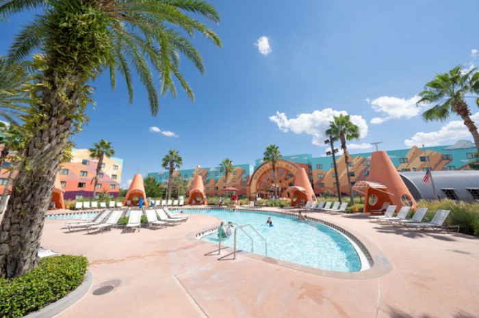 Verão nos Estados Unidos: confira dicas do Walt Disney World Resorts para se refrescar durante a viagem 2 Uma das piscinas temáticas do resort Walt Disney’s Art of Animation (Reprodução/Harrison Cooney