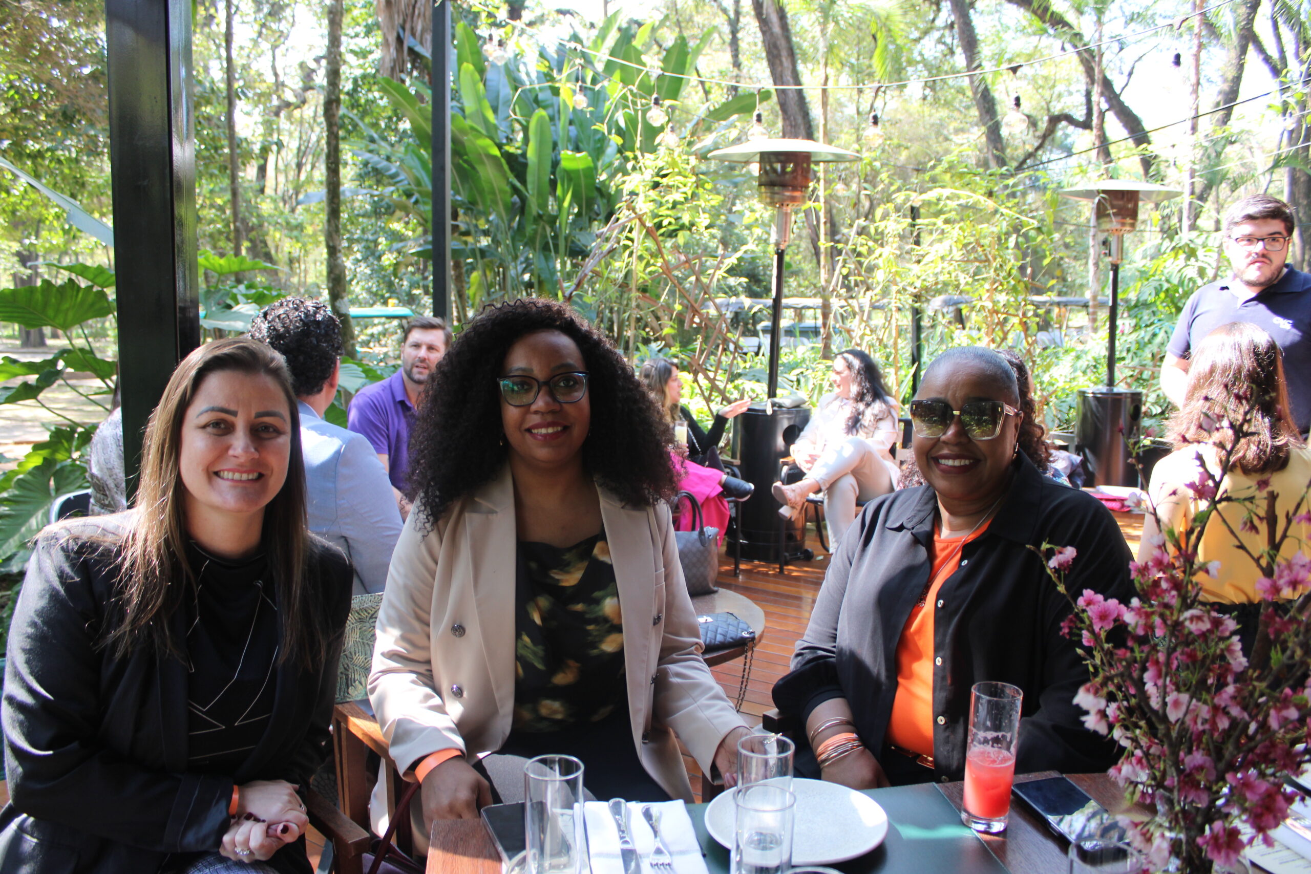 Melissa Rosa, da Interep, Vilmara souza, da Agaxtur, e Georgia Mariano, da Diversa Turismo Melissa Rosa, da Interep, Vilmara souza, da Agaxtur, e Georgia Mariano, da Diversa Turismo