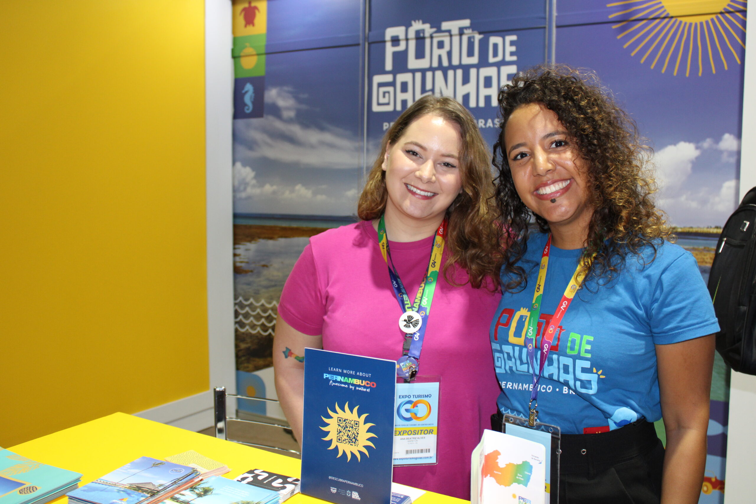 Ana Beatriz, da Empetur e Lizandra Andrade, da Associação de Hotéis de Porto de Galinhas Ana Beatriz, da Empetur e Lizandra Andrade, da Associação de Hotéis de Porto de Galinhas
