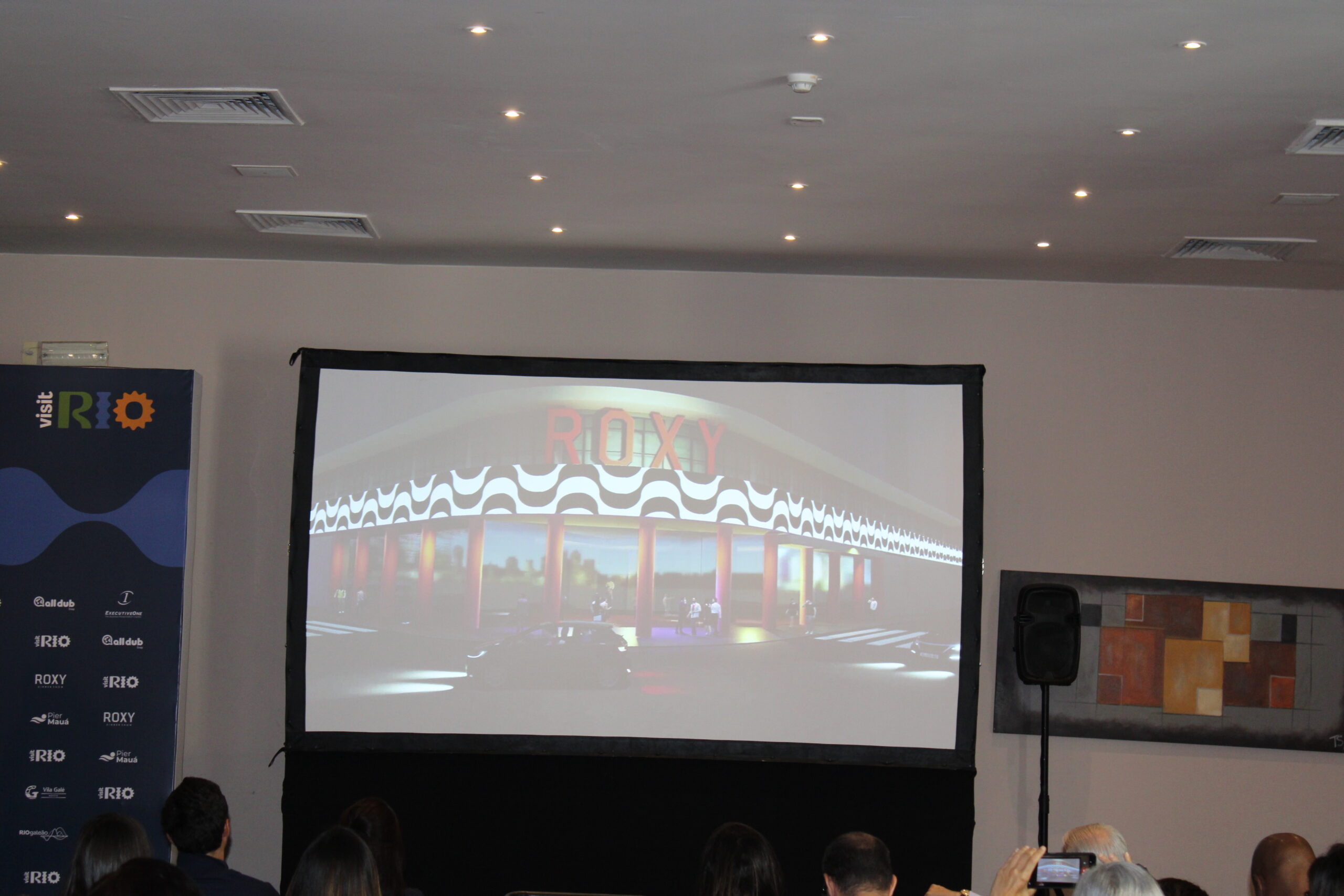 Antigo Cine Roxy transformado no mais novo equi[amento turístico do Rio de Janeiro Antigo Cine Roxy transformado no mais novo equi[amento turístico do Rio de Janeiro