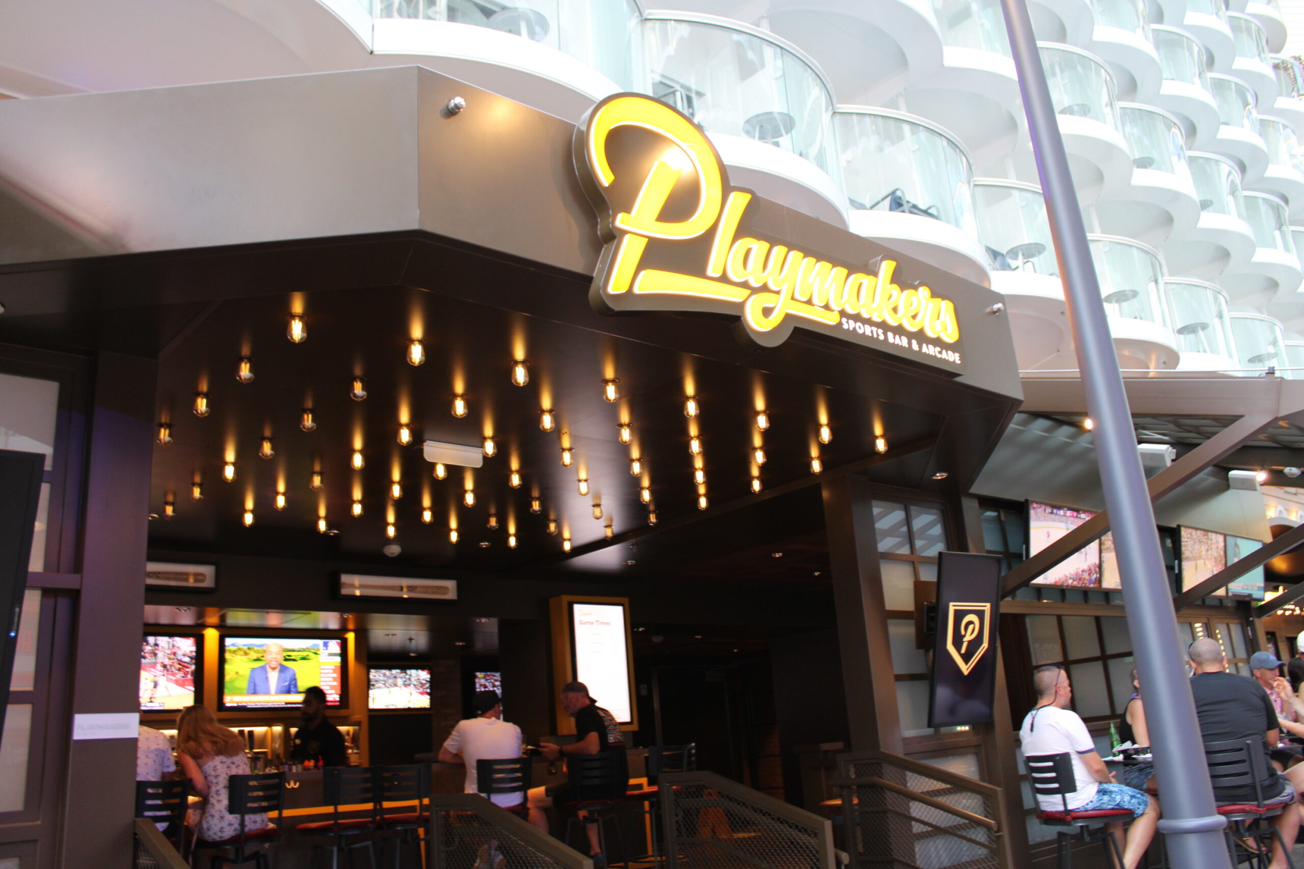 Bar de esportes, o Playmakers