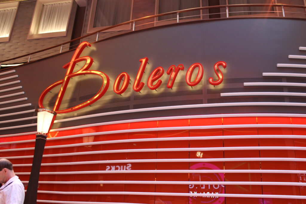 Boleros reúne música e drinks